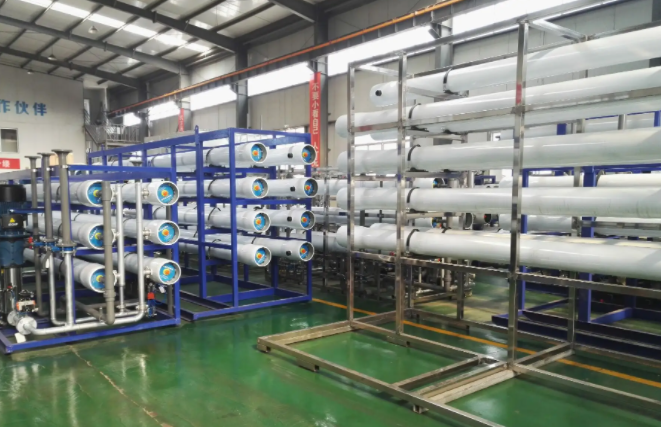 工業(yè)<a href=http://www.zgsankai.com/fstcjssb/ target=_blank class=infotextkey>反滲透凈水設(shè)備</a>展示